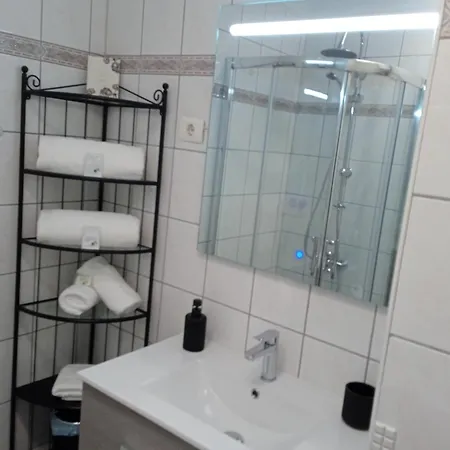 Greta Costa Del Silencio