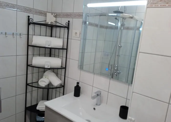 Greta Costa Del Silencio